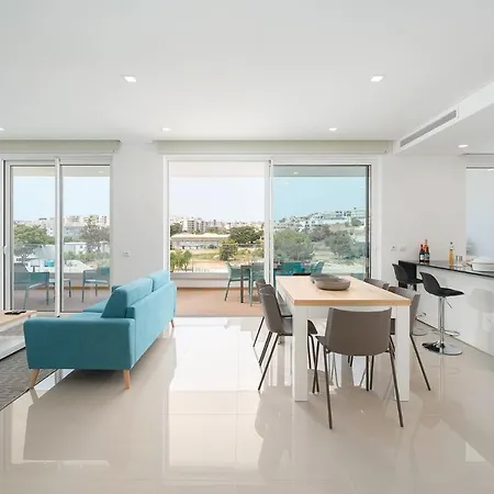 Marina View 9 With Pool By Homing * Lagos