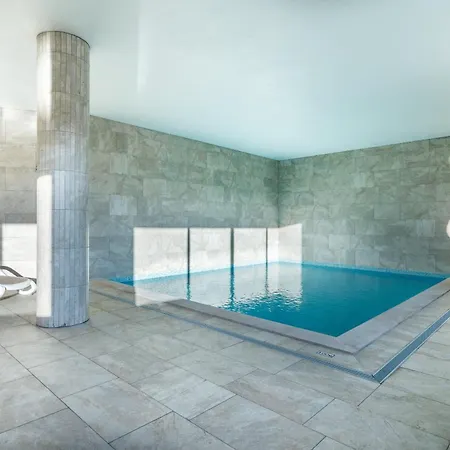 Marina View 9 With Pool By Homing * Lagos